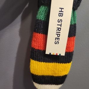 New multi-colores knitted mittens